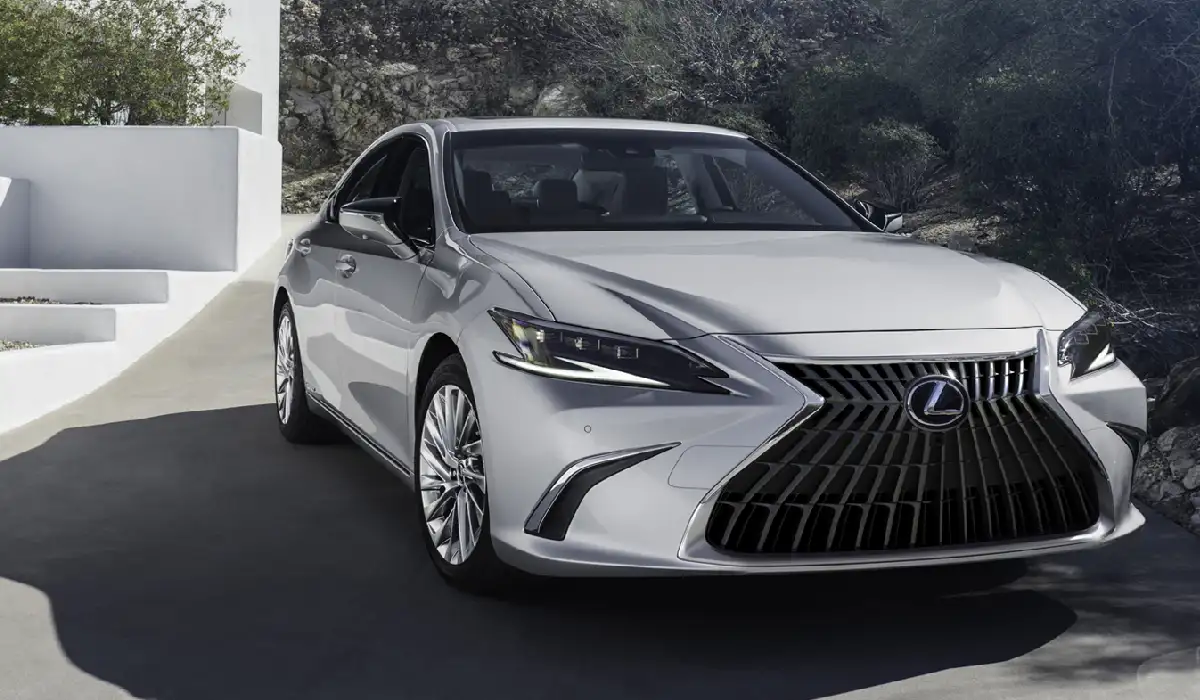 Lexus - ES 300h Luxury - Luxury Car Rentals - Preowned Luxury Car - Exclusive Concierge Club.webp